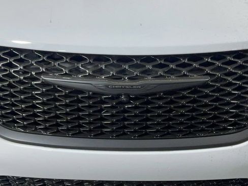 New 2025 Chrysler Pacifica Limited image 10