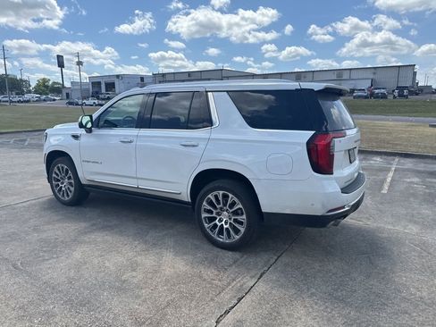 Used 2025 GMC Yukon Denali w/ Sun & Power Step Package RWD image 9