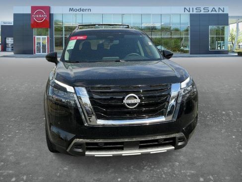 Certified 2025 Nissan Pathfinder SL AWD/4WD image 6