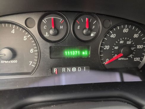 Used 2005 Ford Taurus SE FWD image 22