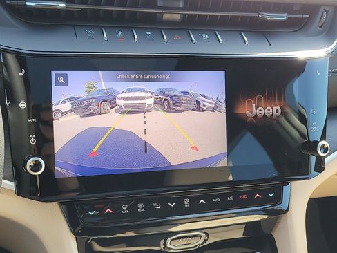 New 2026 Jeep Grand Cherokee Limited w/ Limited Altitude Package AWD/4WD image 29