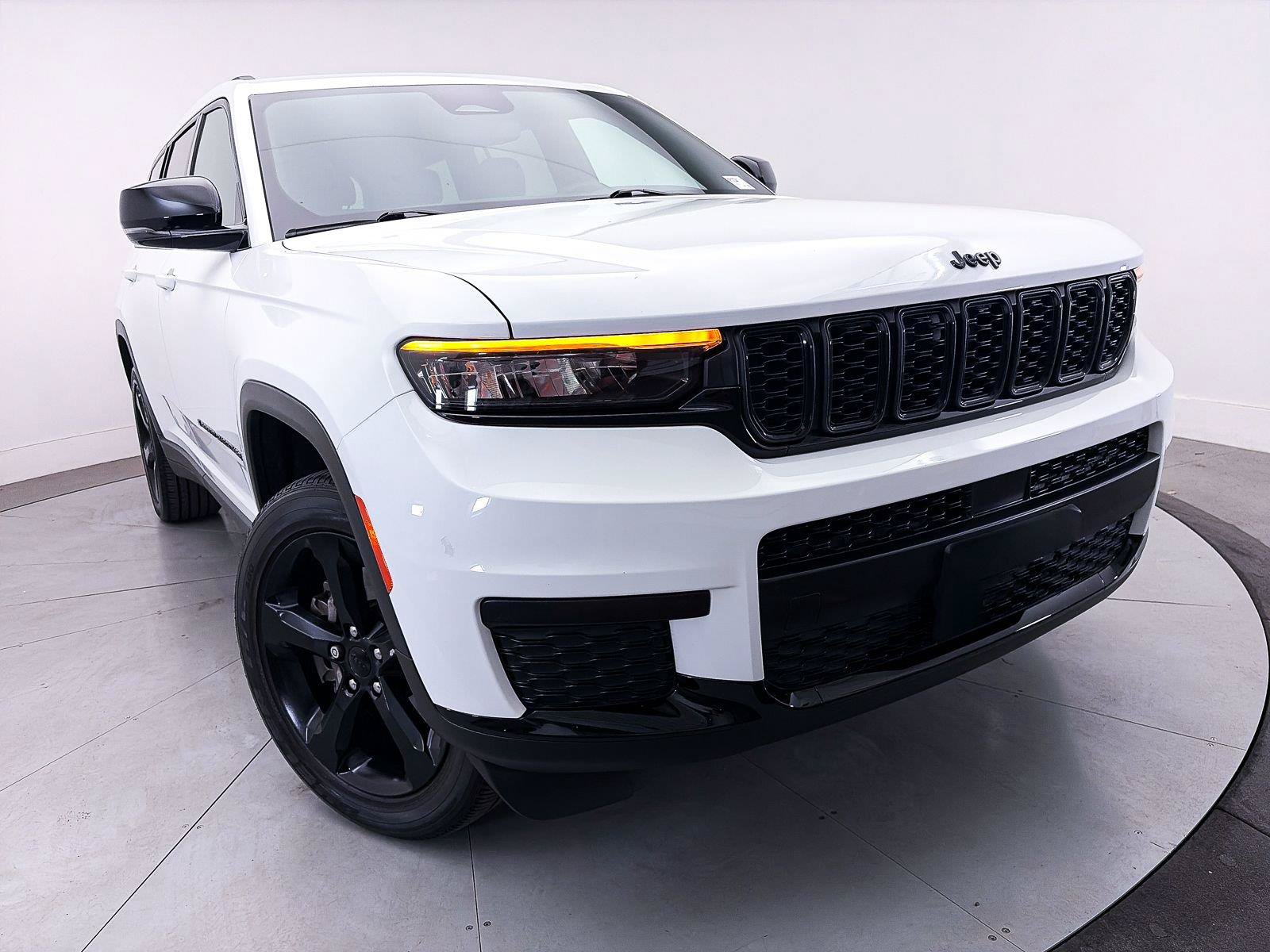 Used 2023 Jeep Grand Cherokee L Laredo AWD/4WD image 7