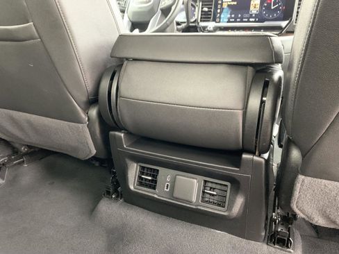Used 2025 GMC Sierra 1500 SLT AWD/4WD image 31