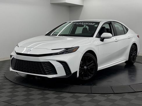 Used 2026 Toyota Camry SE w/ Convenience Package FWD image 3