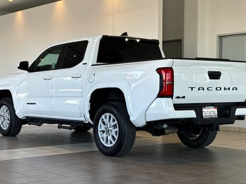 Certified 2024 Toyota Tacoma SR5 AWD/4WD image 6