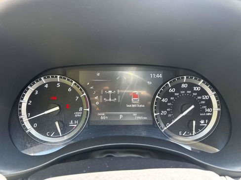 Used 2021 Toyota Highlander XLE AWD/4WD image 25