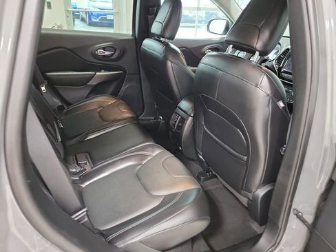Used 2019 Jeep Cherokee Limited w/ Luxury Group image 17