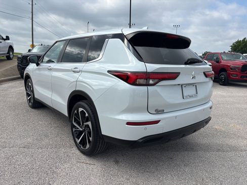 Used 2022 Mitsubishi Outlander ES AWD/4WD image 3