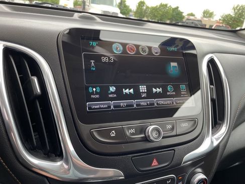 Used 2018 Chevrolet Equinox Premier FWD image 19