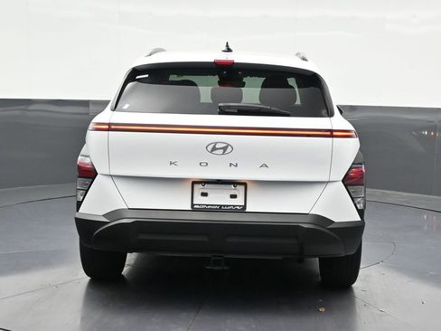Used 2024 Hyundai Kona SEL w/ Convenience Package image 4