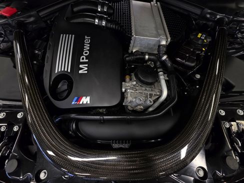 Used 2018 BMW M4 Coupe RWD image 3
