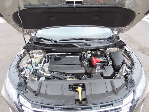 Used 2025 Nissan Rogue SL image 10