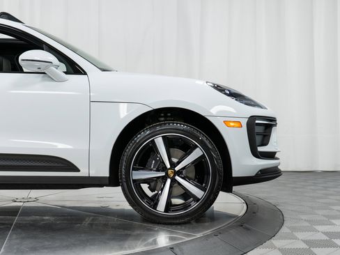 Used 2025 Porsche Macan image 11