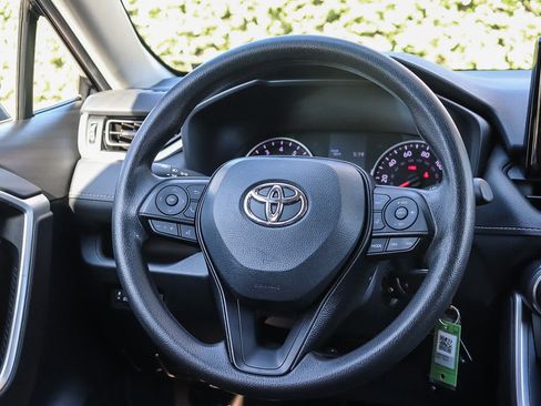 Used 2021 Toyota RAV4 LE AWD/4WD image 16