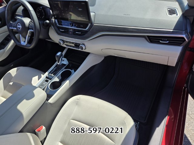 Used 2024 Nissan Altima 2.5 SV w/ SV Premium Package FWD image 19
