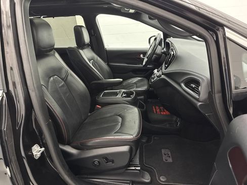Used 2020 Chrysler Pacifica Limited FWD image 65