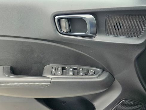 Certified 2025 Hyundai Venue Limited image 15