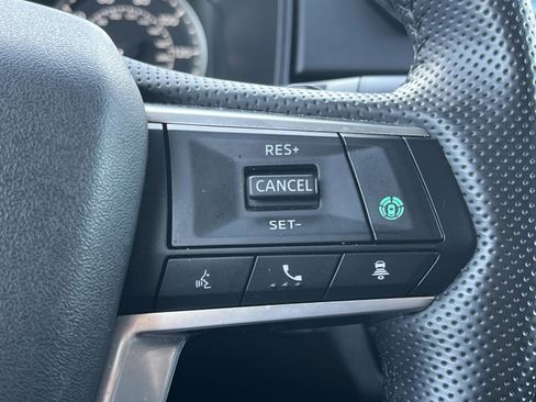 Used 2024 Mitsubishi Outlander SE image 16