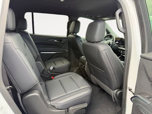 Used 2025 Chevrolet Traverse LT AWD/4WD image 18