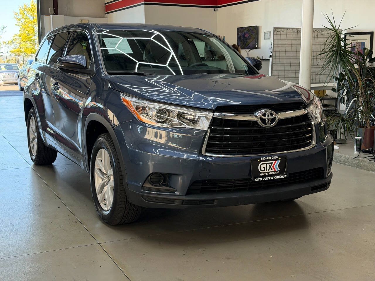 Used 2016 Toyota Highlander LE FWD image 1