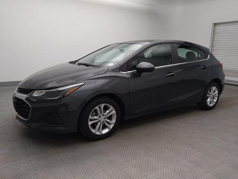 Used 2019 Chevrolet Cruze LT w/ Convenience Package FWD image 2