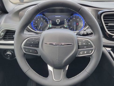 New 2026 Chrysler Pacifica Select image 32