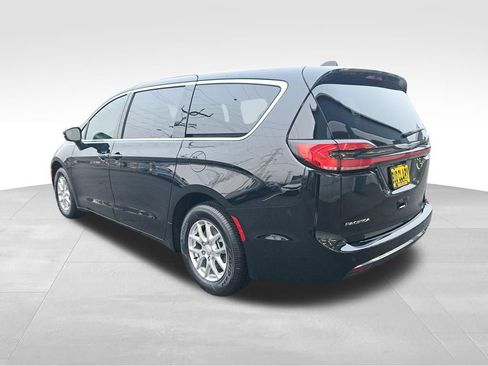 New 2026 Chrysler Pacifica Select FWD image 3