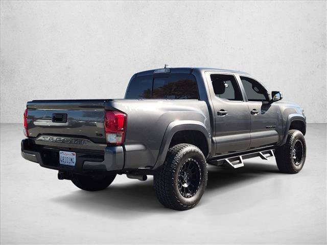 Used 2017 Toyota Tacoma TRD Sport w/ Tow Package (A/T) AWD/4WD image 5