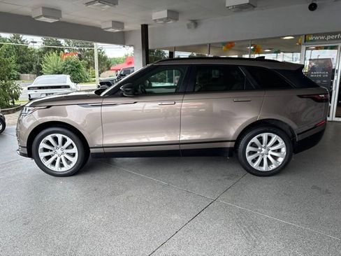 Used 2018 Land Rover Range Rover Velar R-Dynamic SE AWD/4WD image 3