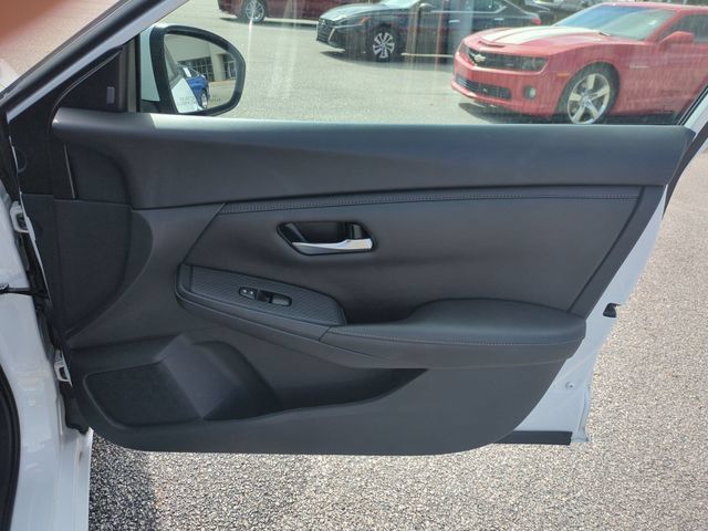 Used 2025 Nissan Sentra SV FWD image 31