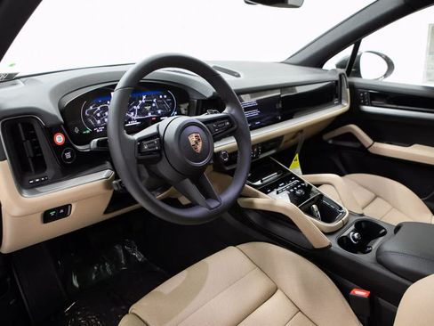 Certified 2026 Porsche Cayenne AWD/4WD image 4