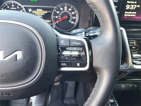 Used 2022 Kia Sorento EX w/ Panoramic Sunroof Package image 18