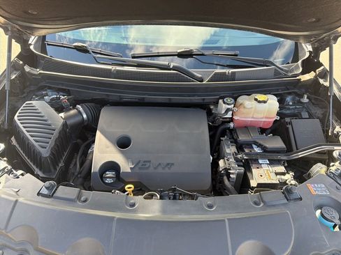 Used 2018 Chevrolet Traverse LT FWD image 50