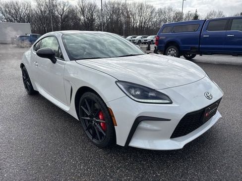 Used 2026 Toyota GR86 Premium w/ Performance Package image 3