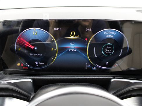 Used 2022 Mercedes-Benz GLB 250 image 40