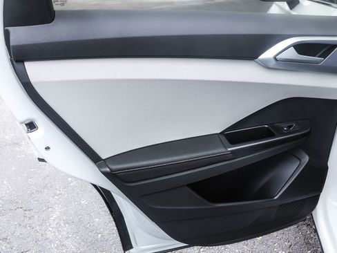 Used 2025 Volkswagen Taos SE image 24