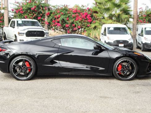Used 2022 Chevrolet Corvette Stingray Premium Cpe w/ Z51 Performance Package RWD image 9