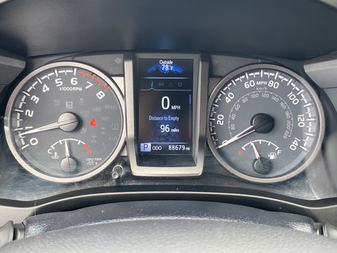 Used 2022 Toyota Tacoma TRD Off-Road AWD/4WD image 11