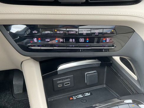 Used 2023 Buick Envision Avenir AWD/4WD image 9