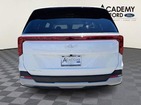 Used 2025 Kia Carnival FWD image 5