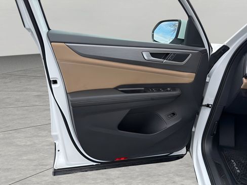 Used 2025 Volkswagen Atlas Cross Sport SE w/ Panoramic Sunroof Package image 27