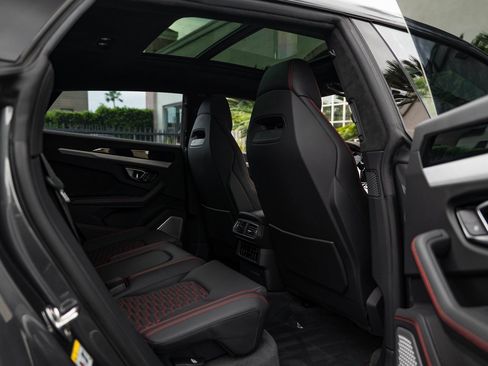 Used 2020 Lamborghini Urus image 24