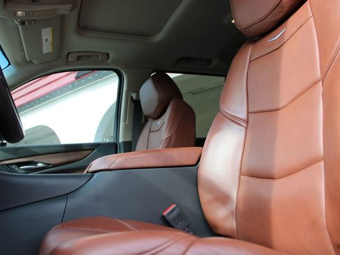 Used 2019 Cadillac Escalade Luxury image 13