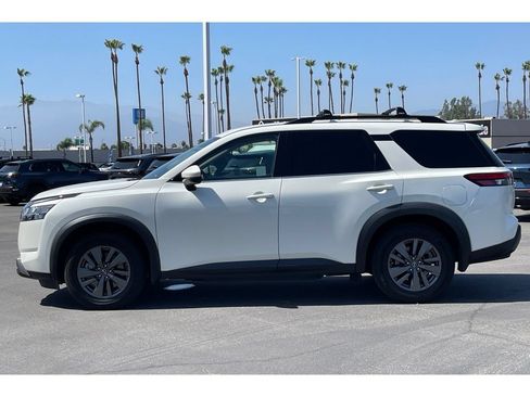 Used 2022 Nissan Pathfinder SV FWD image 3