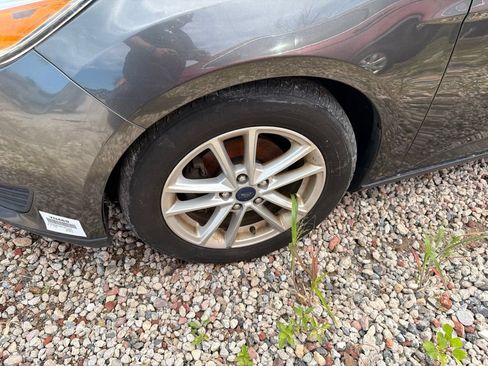 Used 2016 Ford Focus SE FWD image 3