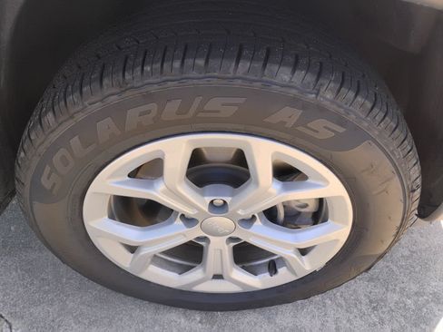 Used 2024 Jeep Compass Latitude AWD/4WD image 11