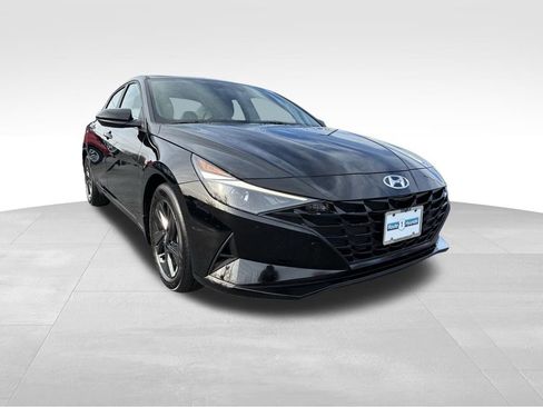 Used 2023 Hyundai Elantra SEL image 1