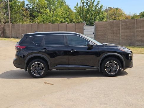 Used 2024 Nissan Rogue SV w/ SV Premium Package FWD image 3