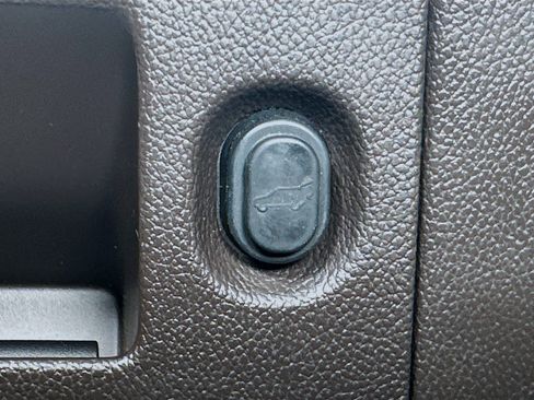Used 2015 Chevrolet Tahoe LTZ AWD/4WD image 31
