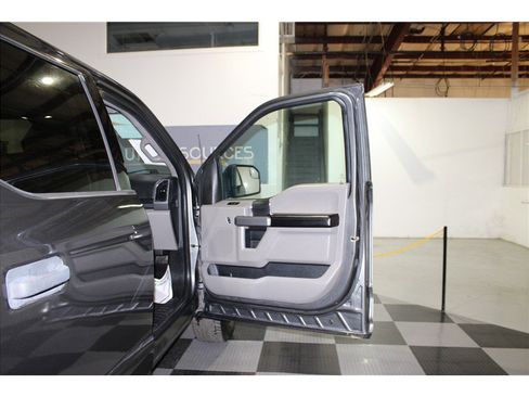 Used 2015 Ford F150 XLT image 21